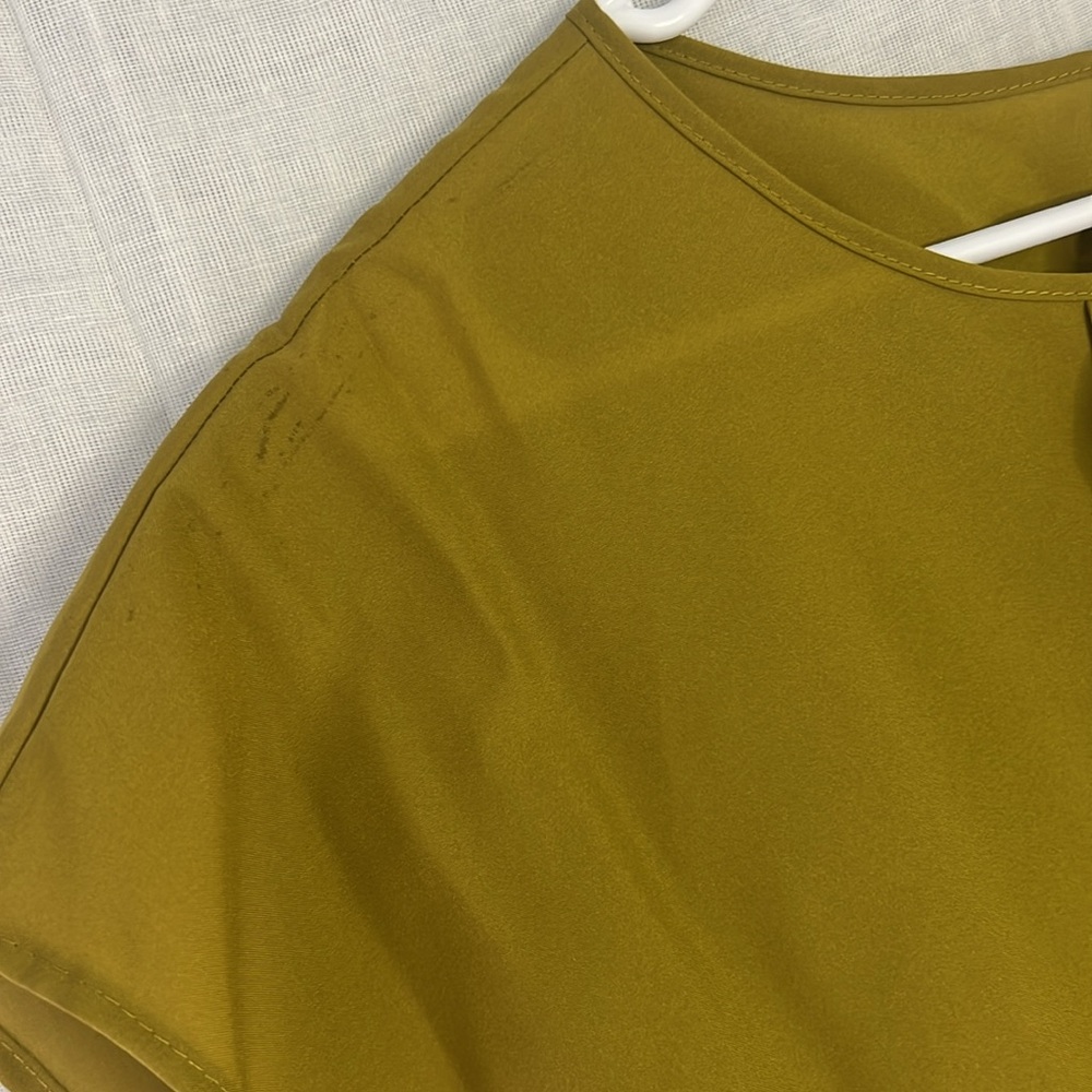 Yellow Pleated Cap Sleeve Blouse. CAJA. # 1. D - Picture 3 of 9